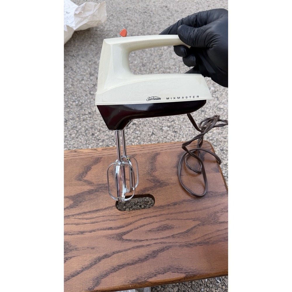 Vintage‎ Sunbeam Mixmaster Hand Mixer White Brown w Beaters